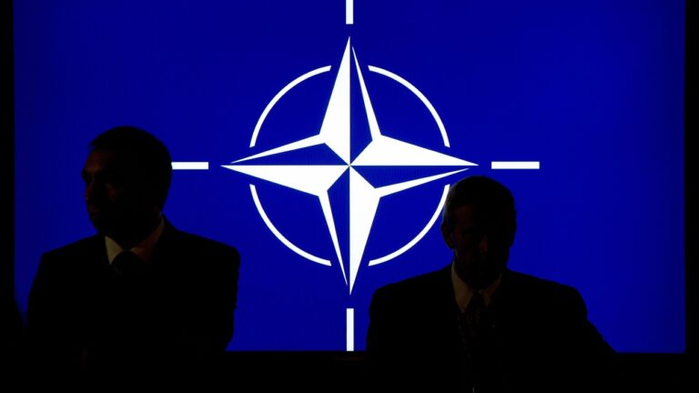 Hinter Dem Beschuss Russischer St Dte Sollen Gener Le Der Nato Stehen