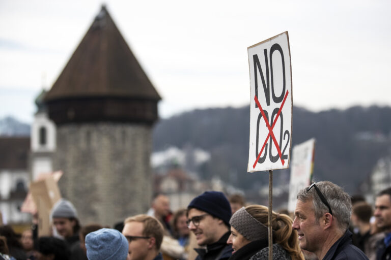 Klimaziele sind reiner Luxus: Die CO<sub>2</sub>-Abgabe genügt – mehr Fordern und Fördern ist für Ideologen und Subventionsjäger