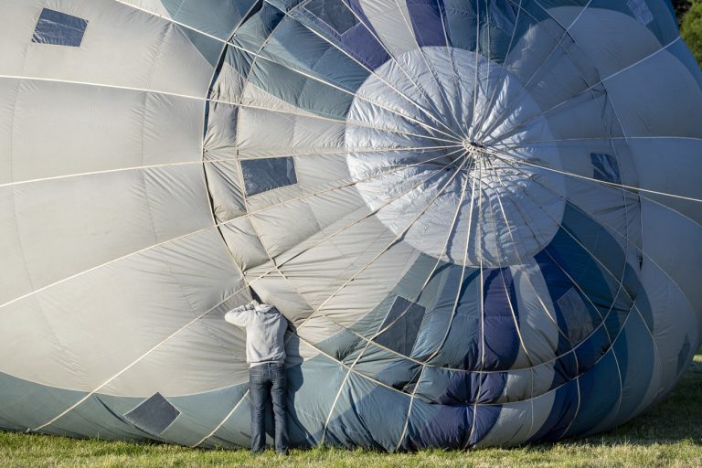 Wie in einem Heissluftballon: Es ist falsch, eine Frau auf ihre Intelligenz zu reduzieren. Schließlich will man mit ihr auch mal eine Kerze anzünden. Das gilt auch für den US-Wahlkampf