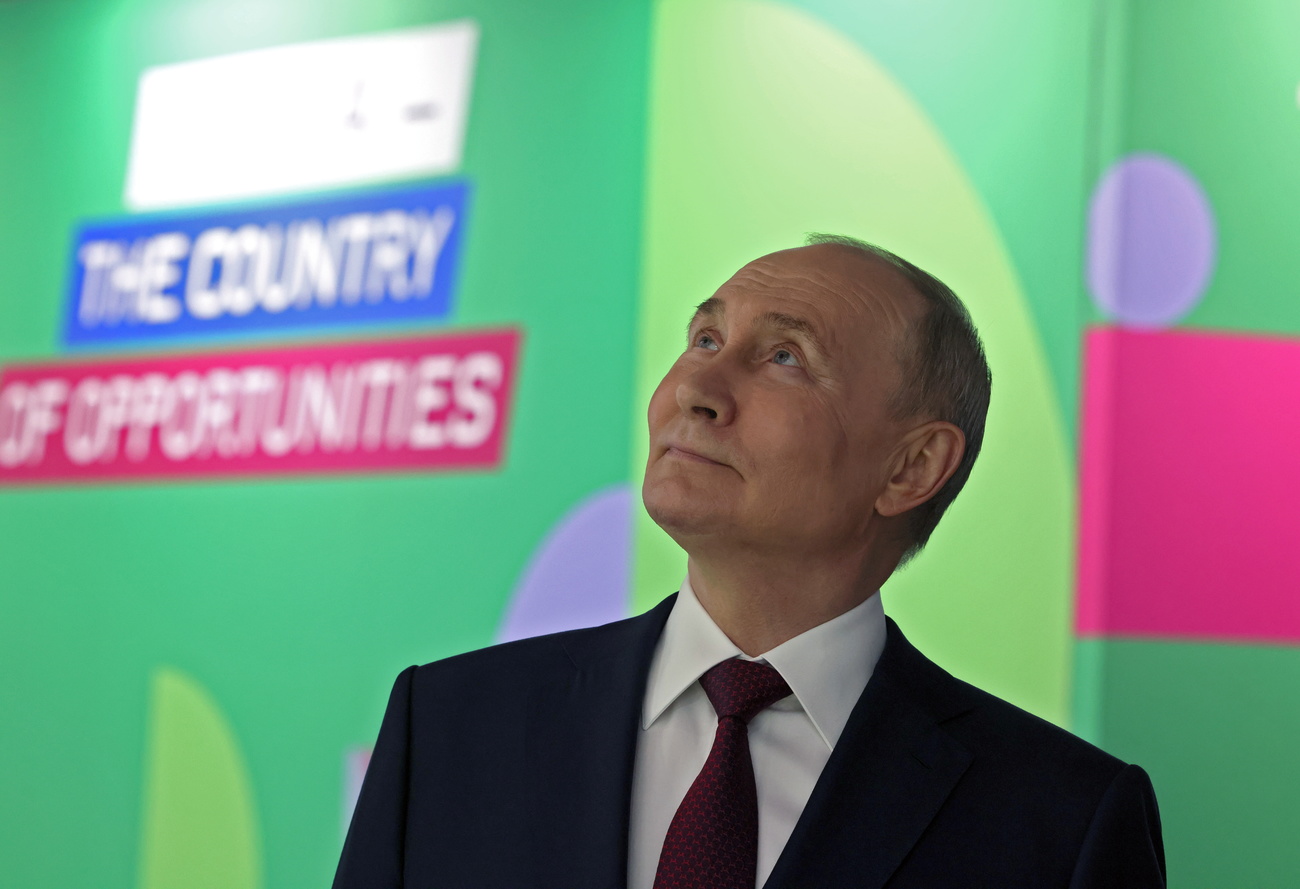 epa11202853 Russian President Vladimir Putin visits a venue of the 2024 World Youth Festival (WYF) at the Sirius Federal Territory, Krasnodar Region, Russia, 06 March 2024. From 01 to 07 March, 2024, youth from all over the world gathered on the federal territory of Sirius, with more than 20 thousand participants from 190 countries, according to head of the Federal Agency for Youth Affairs (Rosmolodezh), Ksenia Razuvaeva. EPA/MIKHAIL METZEL/SPUTNIK/KREMLIN POOL MANDATORY CREDIT