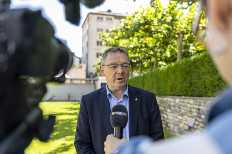 Ruppen ergeht es wie Blocher: Darbellay machte beiden schöne Augen. Um sie im entscheidenden Moment zu verraten