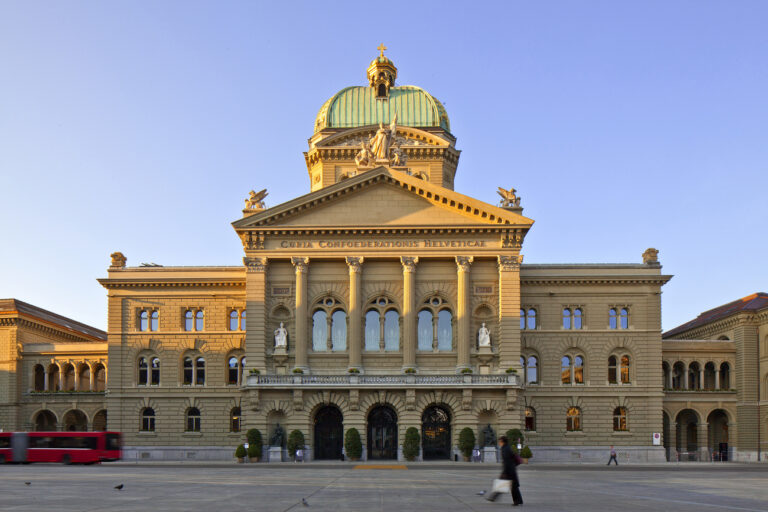 The Federal Palace in Berne, Switzerland, pictured on May 06, 2011. (KEYSTONE/Gaetan Bally)

Das Bundeshaus in Bern, aufgenommen am 6. Mai 2011. (KEYSTONE/Gaetan Bally)