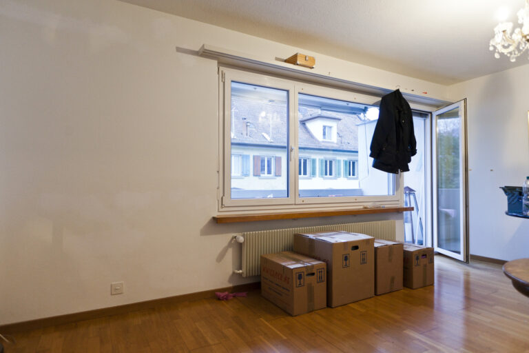 Auszug aus einer Wohnung aus der Rossbergstrasse in Zuerich, aufgenommen am 30. Maerz 2012. (KEYSTONE/Gaetan Bally)