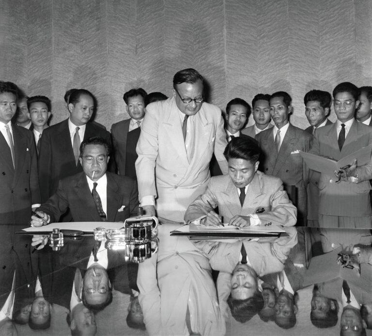 INDOCHINA, UNTERZEICHNUNG, PROTOKOLL, OSTASIENKONFERENZ, WAFFENSTILLSTAND, FRIEDENSABKOMMEN, ABKOMMEN