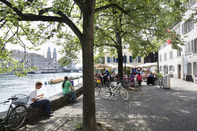 The Schipfe district in Zurich, Switzerland, with the river Limmat and busy restaurant Schipfe 16 in the background, pictured on July 9, 2013. (KEYSTONE/Gaetan Bally)

Die Schipfe in Zuerich mit Limmat und belebtem Restaurant Schipfe 16 im Hintergrund, aufgenommen am 9. Juli 2013. (KEYSTONE/Gaetan Bally)