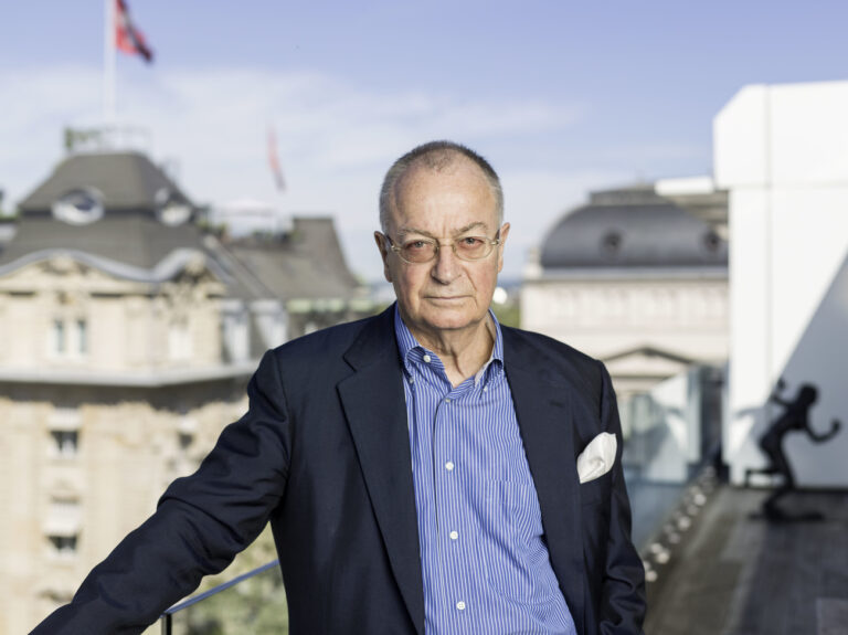 Swiss publicist Frank A. Meyer, pictured on the roof terrace of the Ringier building in Zuerich, Switzerland, May 21, 2014. (KEYSTONE/Christian Beutler) 

Der Publizist Frank A. Meyer, aufgenommen auf der Terasse des Ringier Gebaeudes in Zuerich, am 21. Mai 2014. (KEYSTONE/Christian Beutler)