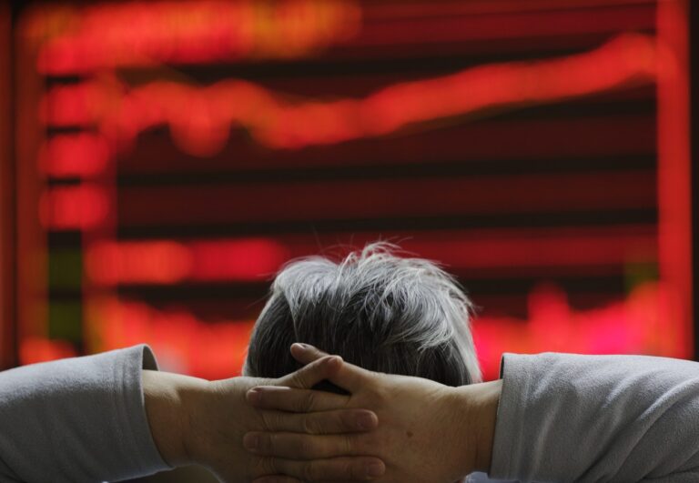 epa05088125 A Chinese investor looks at a screen showing stock movements at a stock brokerage house in Beijing, China, 05 January 2016. Shares in China made modest gains 05 January morning, the day after a plunge in the market triggered a halt to trading. The CSI 300 Index was up 0.79 per cent when the market shut for its lunch break. The index comprises 300 shares from the biggest companies on the Shanghai and Shenzhen exchanges. EPA/HOW HWEE YOUNG