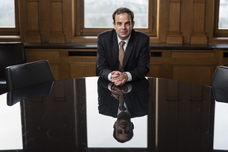 Gerhard Pfister, Zuger Nationalrat und Kandidat fuer das Praesidium der CVP in der Galerie des Alpes im Parlamentsgebaeude, am 2. Februar 2016. (KEYSTONE/Alessandro della Valle)