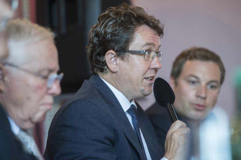 Nationalrat Albert Roesti, Praesident SVP, spricht an der Medienkonferenz des Komitees 