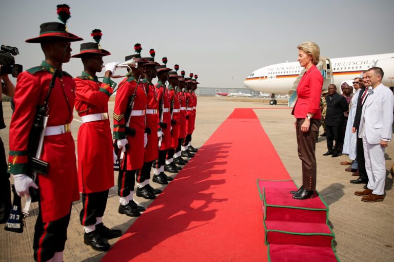epa05680928 German Minister of Defense Ursula von der Leyen (R) is welcomed with military honours at the Nnamdi Azikiwe International Airport in Abuja, Nigeria, 18 December 2016. EPA/KAY NIETFELD