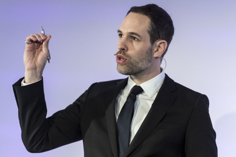 Swiss Arthur H. Honegger, journalist and US correspondent for Swiss TV, speaks during the International Alpensymposium in Interlaken, Switzerland, Tuesday, January 10, 2017. (KEYSTONE/Alessandro della Valle)