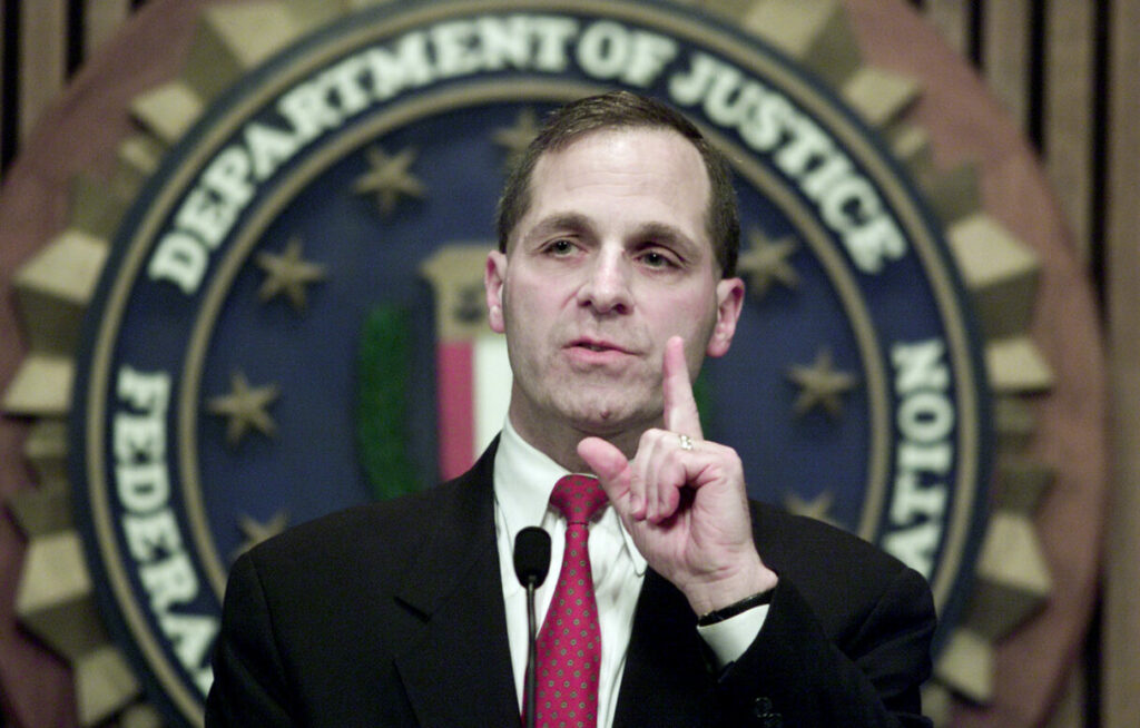 FBI Director Louis Freeh speaks during a news conference at FBI headquarters in Washington Tuesday, February 20, 2001 to discuss the arrest of FBI Agent Robert Philip Hanssen. (KEYSTONE/AP Photo/Ron Edmonds) === ELECTRONIC IMAGE ===