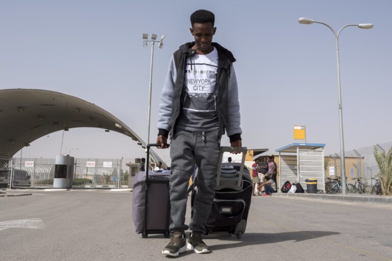 epa06584981 An Eritrean migrants who is unsuccessful in seeking refugee status leaves the Holot detention facility near Nitzana in the Negev Desert in Israel, 06 March 2018. The African migrants have spent the last year in jail and are among some 100 migrants from Eritrea and Sudan who Israel released as they are clearing out the prison ahead of its closure. The Holot facility holds now about 650 prisoners, which is run on an 'open' basis where prisoners may leave during the day but must check in for the night. It is situated in the middle of the desert near the border with Egypt. EPA/JIM HOLLANDER