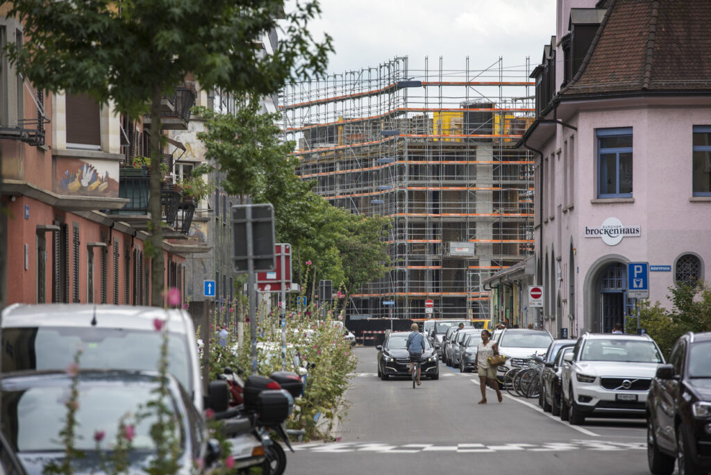 In der Stadt Zürich wird die Velo-Idylle plötzlich in Frage gestellt. Die Stimmbürger merken erst jetzt, dass rund 6000 Parkplätze geopfert werden. Und ausgerechnet SP und GLP verlieren eine wichtige Werbeplattform
