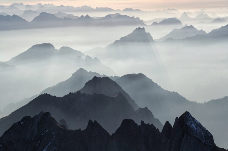 BERG, BERGE, GEBIRGE, HERBST, AUSSICHT, NEBEL, DUNST,