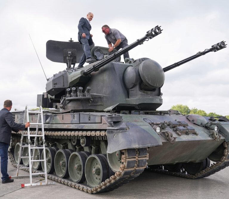 Scholz  besucht Ausbildung ukrainischer Soldaten