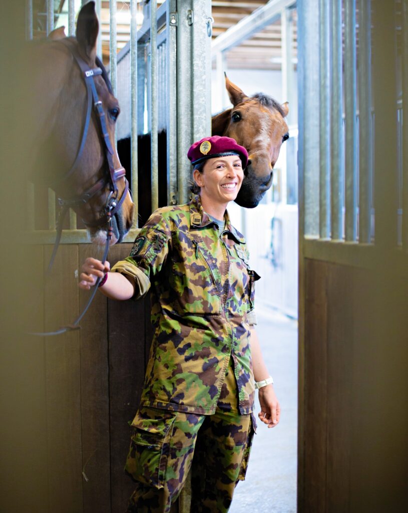Im Dienst des Vaterlands: Für Dominik Knill, Präsident der Schweizer Offiziersgesellschaft, ist die Bündnerin eine der talentierten Führungsfiguren in der Armee. Wir haben uns mit ihr unterhalten
