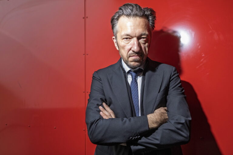 epa07967111 Swiss author Lukas Baerfuss poses before the award ceremony of the Georg Buechner Prize in Darmstadt, Germany, 02 November 2019. The Georg Buechner Prize is one of the most important and highest-awarded German-language literature prizes with 50,000 euros. The prize is awarded annually by the German Academy of Language and Literature. EPA/ALEXANDER HEIMANN