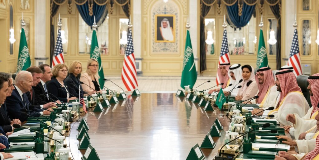 Joe Bidens neue Freunde am Golf: Im Wahlkampf hatte er die Saudis noch als «Schurken» bezeichnet. Trotzdem besuchte er sie nun. Welche Ziele verfolgt der US-Präsident? Amerikas früherer Botschafter in Riad ordnet den Trip ein