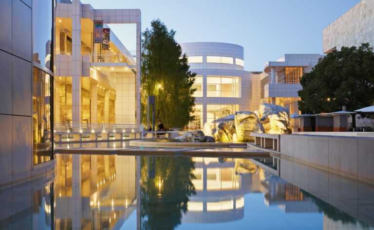 Wo die Amerikaner Europas Kulturschätze reparieren: Das Getty Center in Los Angeles ist ein Meisterwerk moderner Architektur und eine der besten Adressen für die Restaurierung alter Meister. Das hat nun auch Hollywood gemerkt