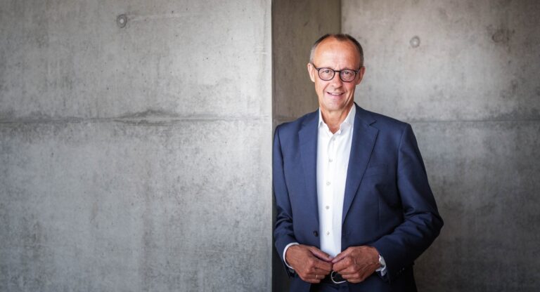 03.09.2024, Berlin: Friedrich Merz, CDU Bundesvorsitzender und CDU/CSU-Fraktionsvorsitzender im Bundestag, aufgenommen nach einem Interview der dpa Deutsche Presse-Agentur in dem er sich unter anderem zu den Wahlen im Sachsen und in Thüringen äußert. (zu dpa: «Merz vor Brandenburg-Wahl: Politische Mitte stärken») Foto: Michael Kappeler/dpa +++ dpa-Bildfunk +++ (KEYSTONE/DPA/Michael Kappeler)