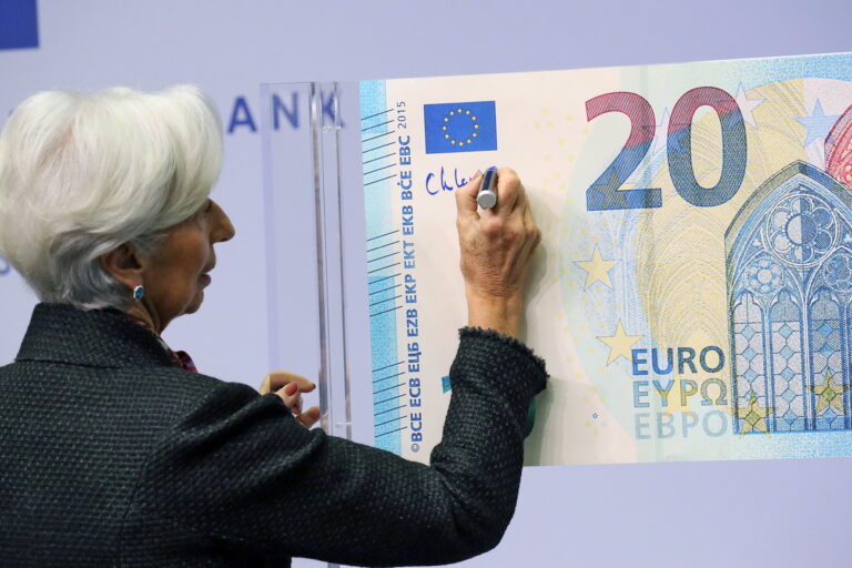 epa08656288 (FILE) - European Central Bank (ECB) President Christine Lagarde signs the new 20 Euro banknote in Frankfurt am Main, Germany, 27 November 2019 (reissued 09 September 2020). The ECB Governing Council will hold a monetary policy meeting on 10 September. EPA/ARMANDO BABANI *** Local Caption *** 55665373