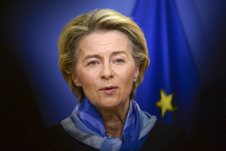 epa08898424 epa08898379 European Commission President Ursula von der Leyen gives a statement after the European Medicines Agency (EMA) gave the green light to European countries to start COVID-19 vaccinations in the coming days, following regulatory approval for the use of a shot jointly developed by US company Pfizer and its German partner BioNTech, in Brussels, Belgium, 21 December 2020. EPA/JOHANNA GERON / POOL EPA-EFE/JOHANNA GERON / POOL