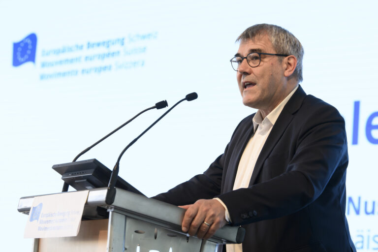 Eric Nussbaumer, Praesident NEBS und Nationalrat SP-BL, spricht waehrend der Europatagung der Europaeischen Bewegung Schweiz, am Samstag, 27. November 2021, in Bern. (KEYSTONE/Anthony Anex)