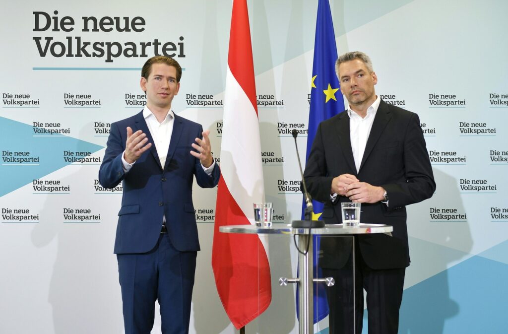 ABD0033_20211202 - WIEN - ÖSTERREICH: ++ ARCHIVBILD ++ ZU APA0100 VOM 2.12.2021 - ÖVP-Chef Sebastian Kurz (l.) und Innenminister Karl Nehammer (ÖVP) am Montag, 17. Juni 2019, anl. der PK 