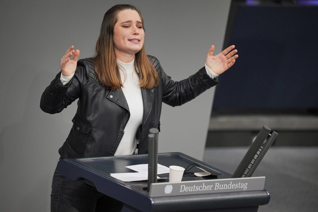 Stimmrechtsalter 16: Emilia Fester, Deutschlands jüngste Abgeordnete, will, dass 16-Jährige abstimmen dürfen. Sie selbst ist der beste Beweis, warum das keine gute Idee ist