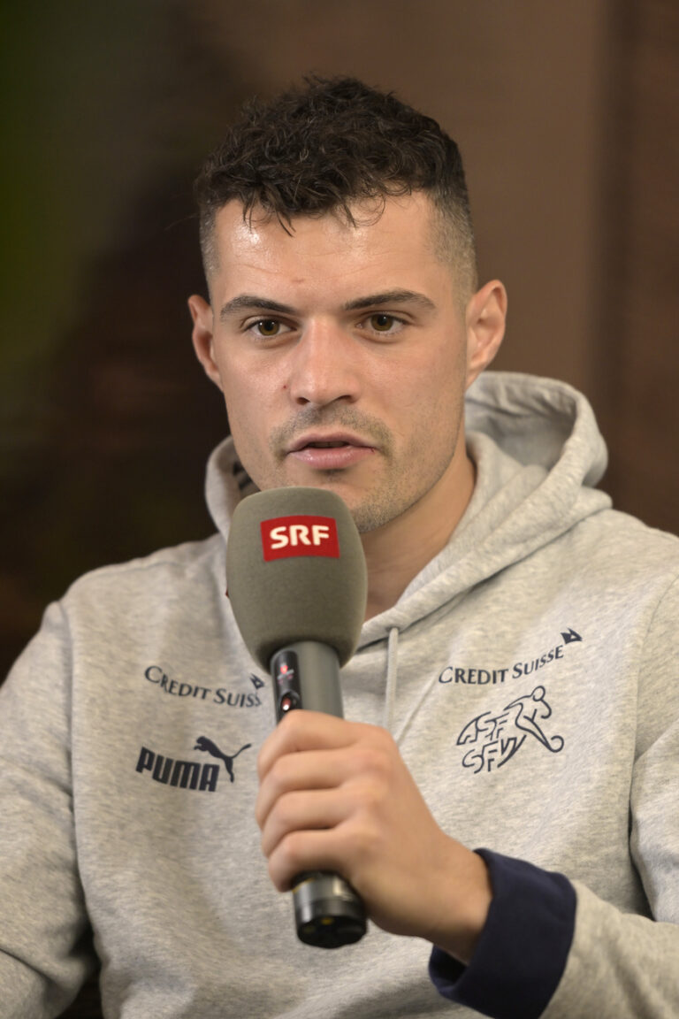 Granit Xhaka bei einem Mediengespraech der Schweizer Fussballnationalmannschaft im Trainingslager in Marbella, Spanien, am Donnerstag, 24. Maerz 2022. (KEYSTONE/Georgios Kefalas)