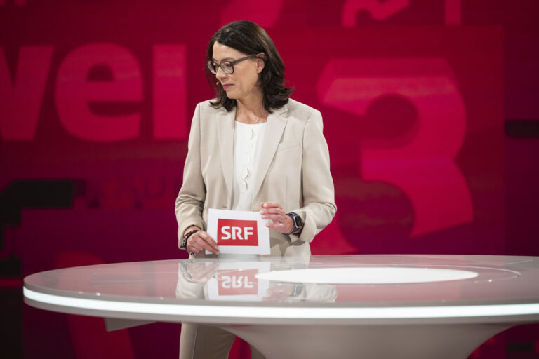 SRF-Direktorin Nathalie Wappler, spricht an einer Medienkonferenz ueber das Programm fuer das Jahr 2022 im Fernsehstudio in Leutschenbach, aufgenommen am Donnerstag, 31. Maerz 2022 in Zuerich. (KEYSTONE / Ennio Leanza).