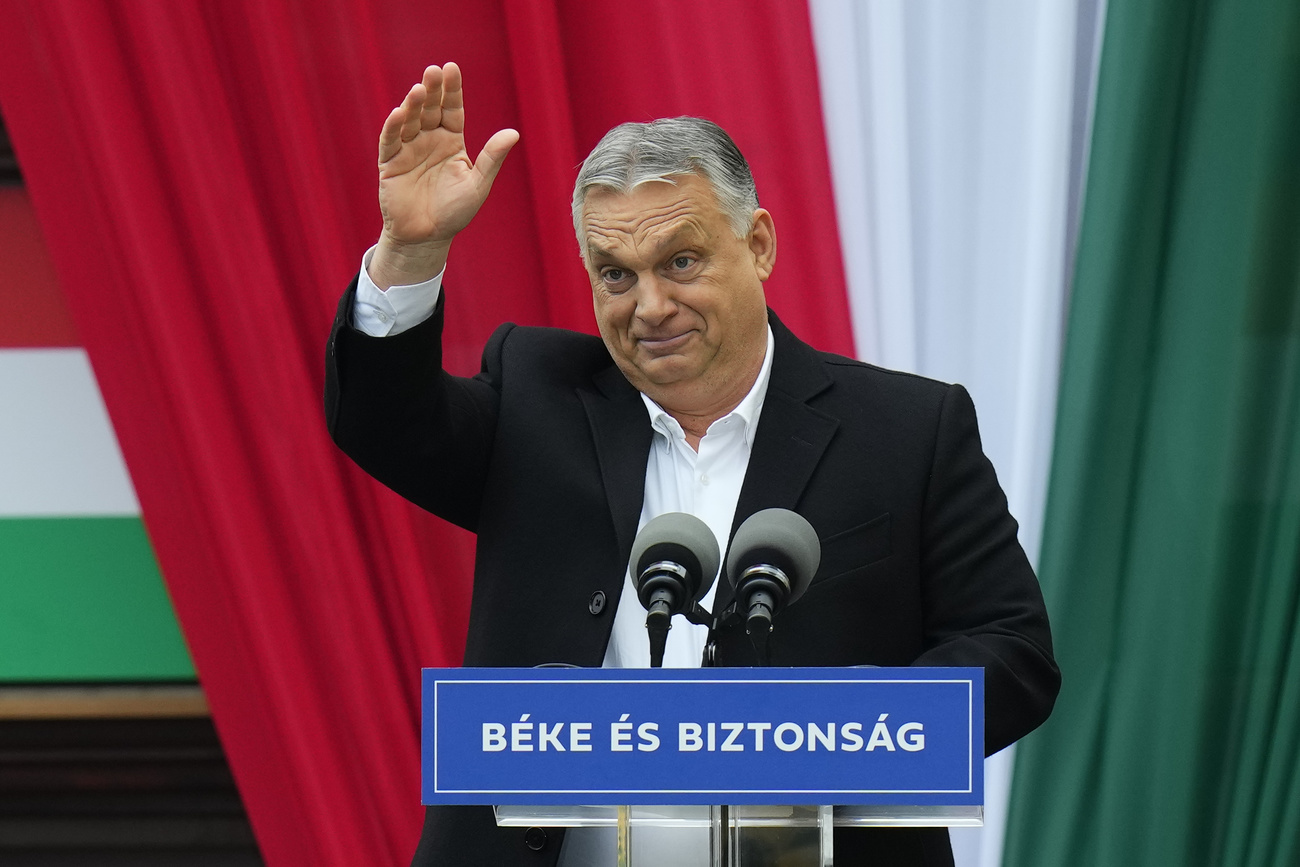 Viktor Orbán lädt zu Friedens-Gesprächen, während die Nato mehr Waffen