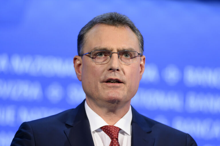 Thomas Jordan, Praesident der Schweizerischen Nationalbank SNB, spricht an der 114. SNB Generalversammlung, am Freitag, 29. April 2022 in Bern. (KEYSTONE/Anthony Anex)