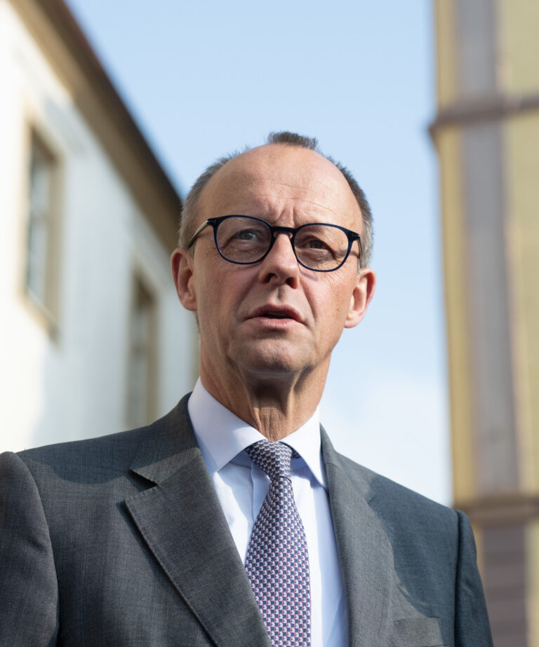 04 May 2022, North Rhine-Westphalia, Paderborn: Friedrich Merz, federal chairman of the CDU, arrives at a CDU campaign event in the run-up to the state elections. The election for the 18th state parliament of North Rhine-Westphalia is scheduled to take place on May 15, 2022. Photo: Bernd Thissen/dpa (KEYSTONE/DPA/Bernd Thissen)