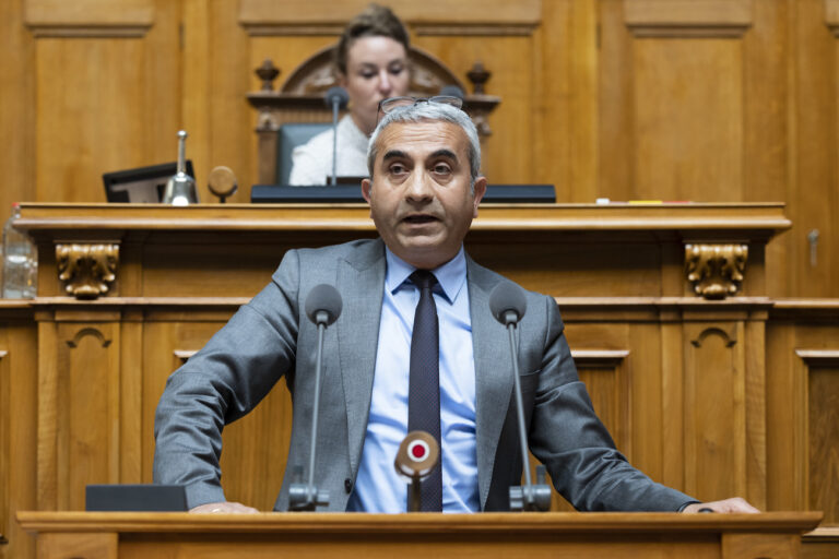 Mustafa Atici, SP-BS, spricht waehrend der Sondersession des Nationalrats, am Mittwoch, 11. Mai 2022 im Nationalrat in Bern. (KEYSTONE/Peter Klaunzer)