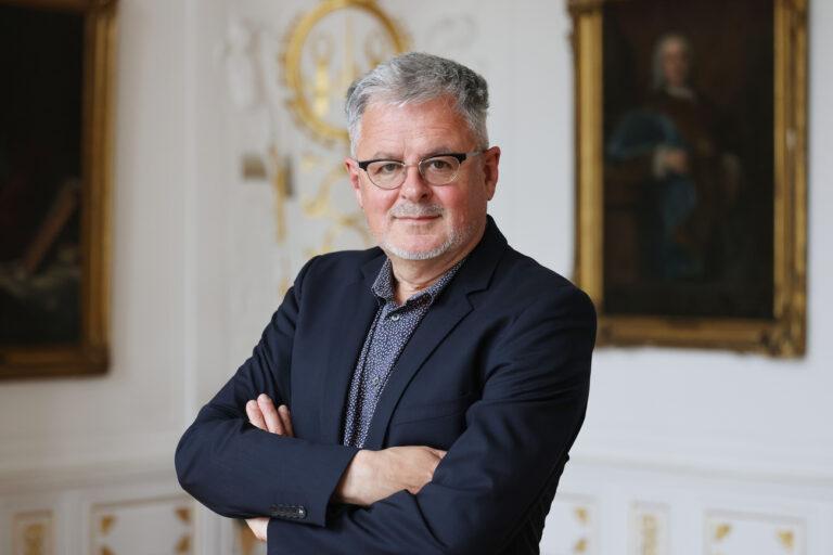 19 May 2022, North Rhine-Westphalia, Aachen: Christopher Clark, historian, stands in the red room at City Hall. Many opponents of arms deliveries to Ukraine are currently arguing with Christopher Clark's book 