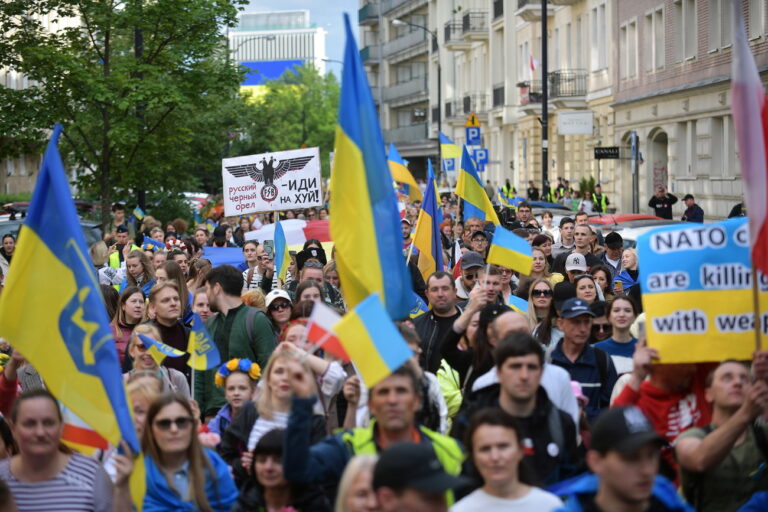 epa09985212 Ukrainian citizens during the March of Gratitude in Warsaw, Poland 29 May 2022. The March of Gratitude was organized by Ukrainians who came to Poland due to Russia's aggression against their country. The Ukrainians came to the march with flowers, which they handed out to Poles, thanking them for their support in such a difficult time. On 24 February, Russian troops invaded Ukrainian territory starting a conflict that has provoked destruction and a humanitarian crisis. According to the UNHCR, more than 6.5 million refugees are estimated to have fled Ukraine, and a further seven million people estimated to have been displaced internally within Ukraine since. EPA/Marcin Obara POLAND OUT