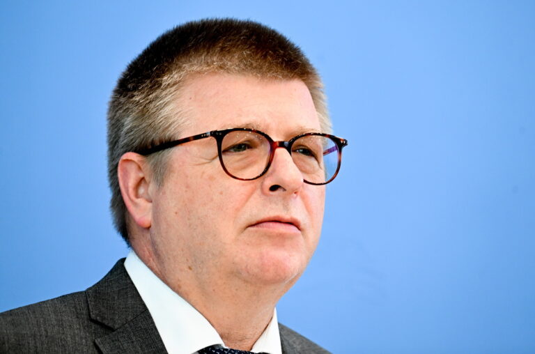 epa10000066 President of the German domestic intelligence service Thomas Haldenwang attends press conference to present German Report on the Protection of the Constitution 2021, in Berlin, Germany, 07 June 2022. EPA/FILIP SINGER