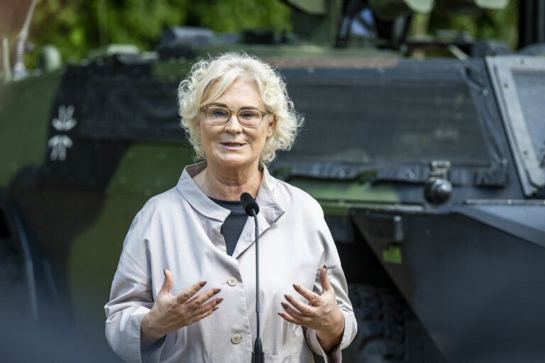 25 June 2022, North Rhine-Westphalia, Warendorf: Defense Minister Christine Lambrecht (SPD) talks to journalists in front of the Fennek reconnaissance vehicle at the Bundeswehr Day. Around 50 other organizations and exhibitors presented themselves on the area at Lohwall. In addition, the finals of the German Reservist Championship will take place there. Photo: David Inderlied/dpa (KEYSTONE/DPA/David Inderlied)
