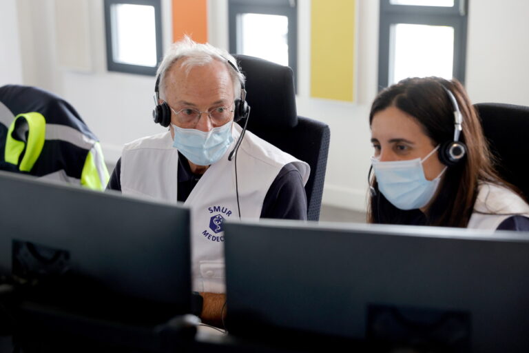 epa10046492 Medical staff in charge of the hotline of the Samu (emergency services) work at Rene-Dubos hospital in Pontoise, north-west Paris, France, on 01 July 2022. EPA/GEOFFROY VAN DER HASSELT / POOL / AFP MAXPPP OUT