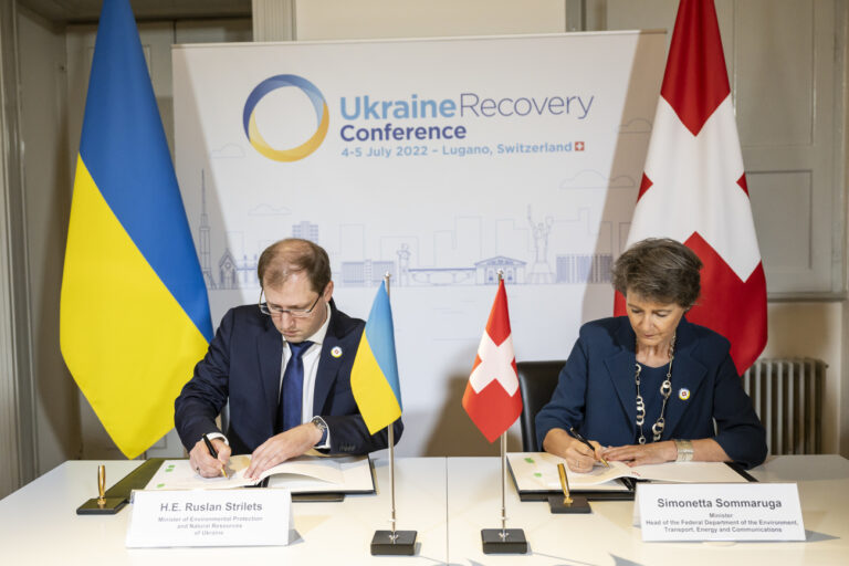 Swiss Federal Councillor Simonetta Sommaruga, Minister of Infrastructure, Transport, Environment and Energy, right, and Ukranian Minister of Ecology and Natural Resources Ruslan Strilets sign an Implementing Agreement to the Paris Agreement between the Swiss Federal Council and the Government of Ukraine, during the Ukraine Recovery Conference URC, Monday, July 4, 2022 in Lugano, Switzerland. The URC is organised to initiate the political process for the recovery of Ukraine after the attack of Russia to its territory. (KEYSTONE/Swiss Federal Department of Foreign Affairs FDFA/Alessandro della Valle)