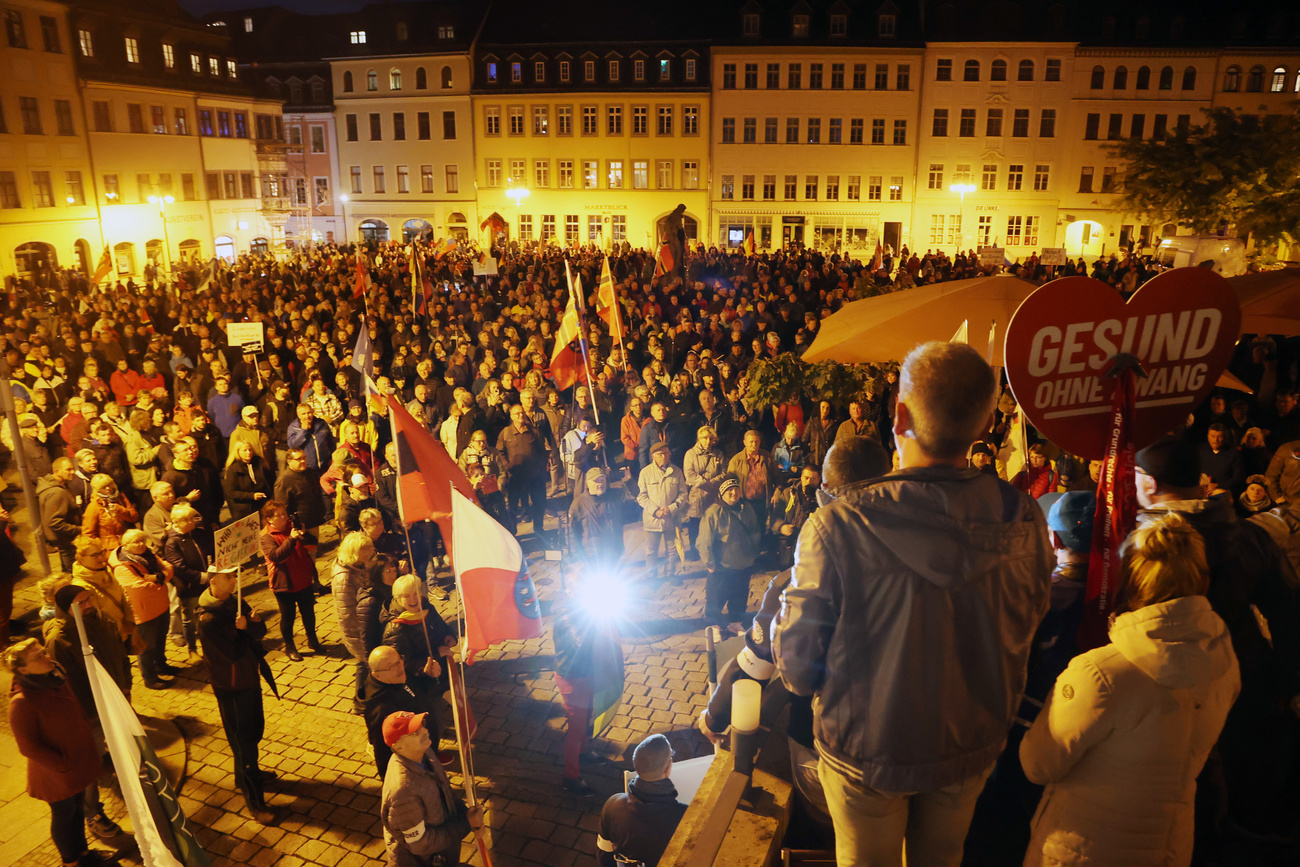 Im Osten Demonstrieren Tausende: Warum Die Proteste In Deutschland Im ...