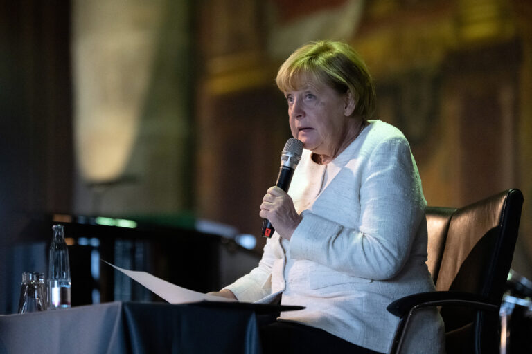 29.09.2022, Niedersachsen, Goslar: Angela Merkel (CDU), frühere Bundeskanzlerin, spricht beim Festakt zum 1100-jährigen Jubiläum der Stadt Goslar. Foto: Swen Pförtner/dpa +++ dpa-Bildfunk +++ (KEYSTONE/DPA/Swen Pförtner)
