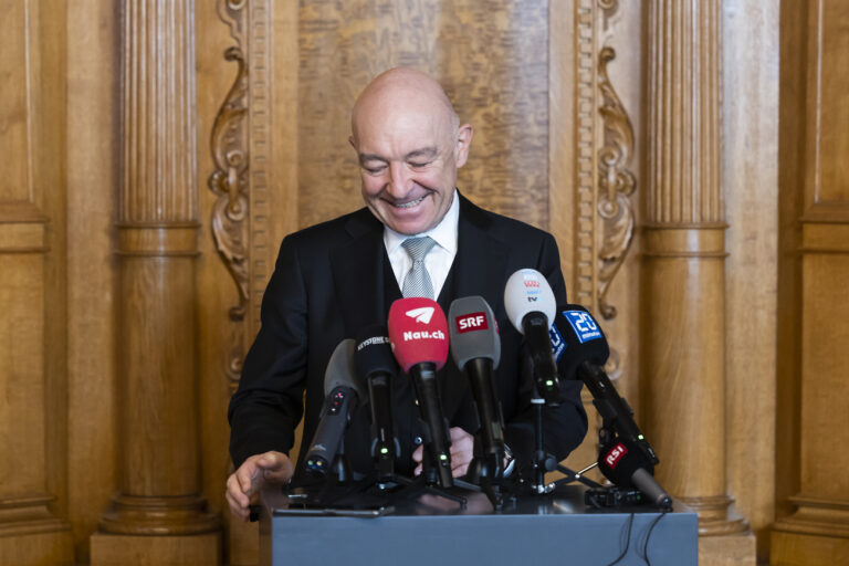 Daniel Jositsch, Staenderat SP-ZH, nimmt waehrend einer Medienkonferenz Stellung zur Bundesratskandidatur, am Dienstag, 8. November 2022, im Bundeshaus in Bern. (KEYSTONE/Peter Klaunzer)