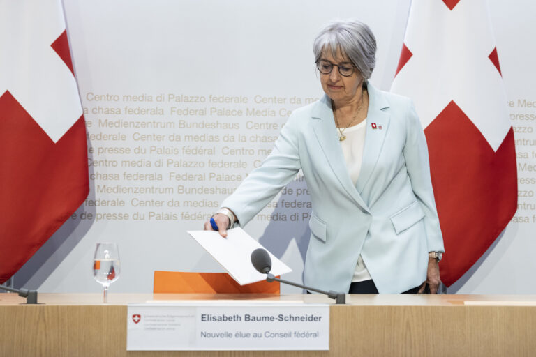 Die neugewaehlte Bundesraetin Elisabeth Baume Schneider, SP-JU, spricht nach seiner Wahl an einer Medienkonferenz, am Mittwoch, 7. Dezember 2022, in Bern. (KEYSTONE/Peter Schneider)