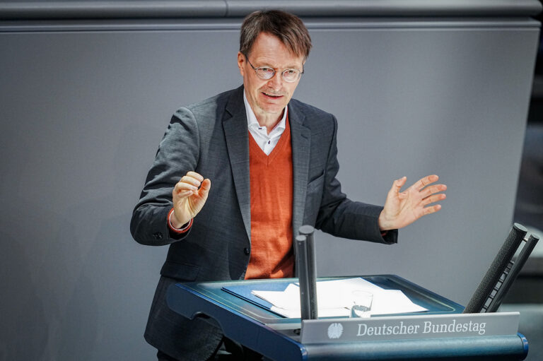15.12.2022, Berlin: Karl Lauterbach (SPD), Bundesminister für Gesundheit, spricht im Bundestag. Thema ist die Energiepreisbremse. Foto: Kay Nietfeld/dpa +++ dpa-Bildfunk +++ (KEYSTONE/DPA/Kay Nietfeld)