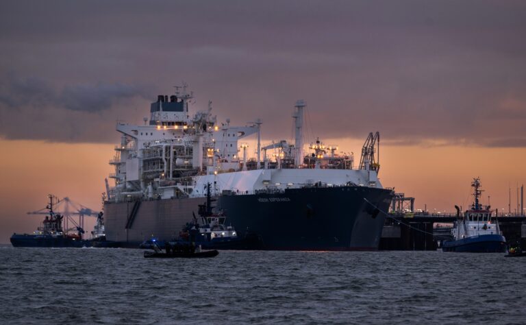 epa10367445 The Hoegh Esperanza an FSRU ship, arrives to dock at the new LNG terminal in Wilhelmshaven, Germany, 15 December 2022. The Hoegh Esperanza FSRU is a floating facility that will convert liquified natural gas (LNG) arriving on LNG ships into a gaseous state and pump the gas directly into Germany's northern natural gas pipeline network from the Wilhelmshaven site. The new terminal, which will be officially inaugurated this coming Saturday, is one several new LNG terminals Germany is building on its northern coasts as it seeks to pivot away from its previous reliance on natural gas imports from Russia. EPA/DAVID HECKER / POOL