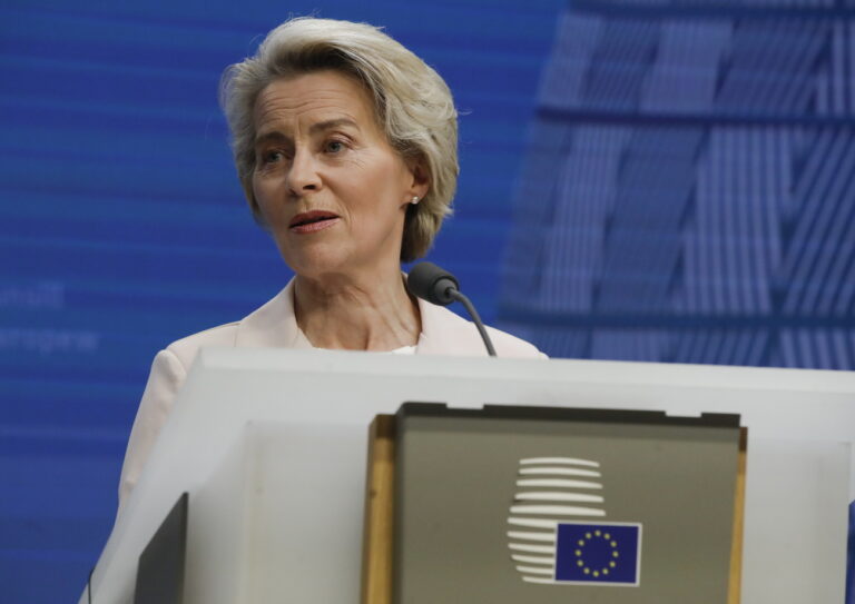 epa10367835 European Commission President Ursula von der Leyen gives a press conference vat the end of EU Summit in Brussels, Belgium, 15 December 2022. European leaders discussed Russia's war against Ukraine, energy and economy, security and defence, the EU's southern neighbourhood and external relations. EPA/OLIVIER HOSLET