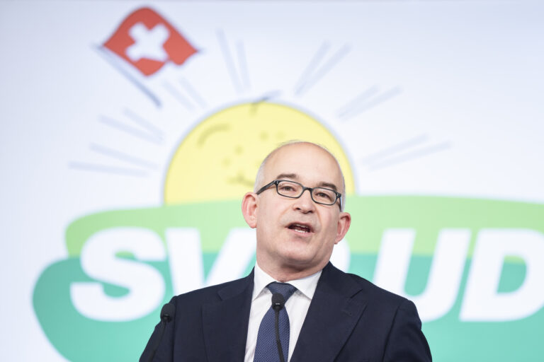 Nationalrat Gregor Rutz spricht an der Delegiertenversammlung der SVP Schweiz am Samstag, 28. Januar 2023 in Buelach. (KEYSTONE/Michael Buholzer)